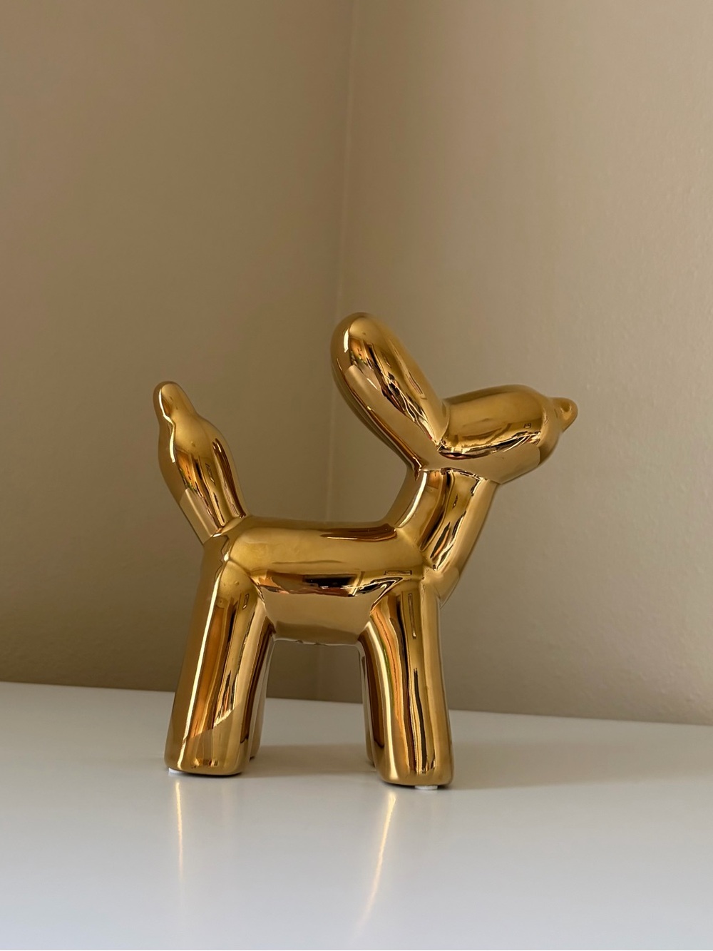 Decor Bundle includes 3 pieces. In good condition